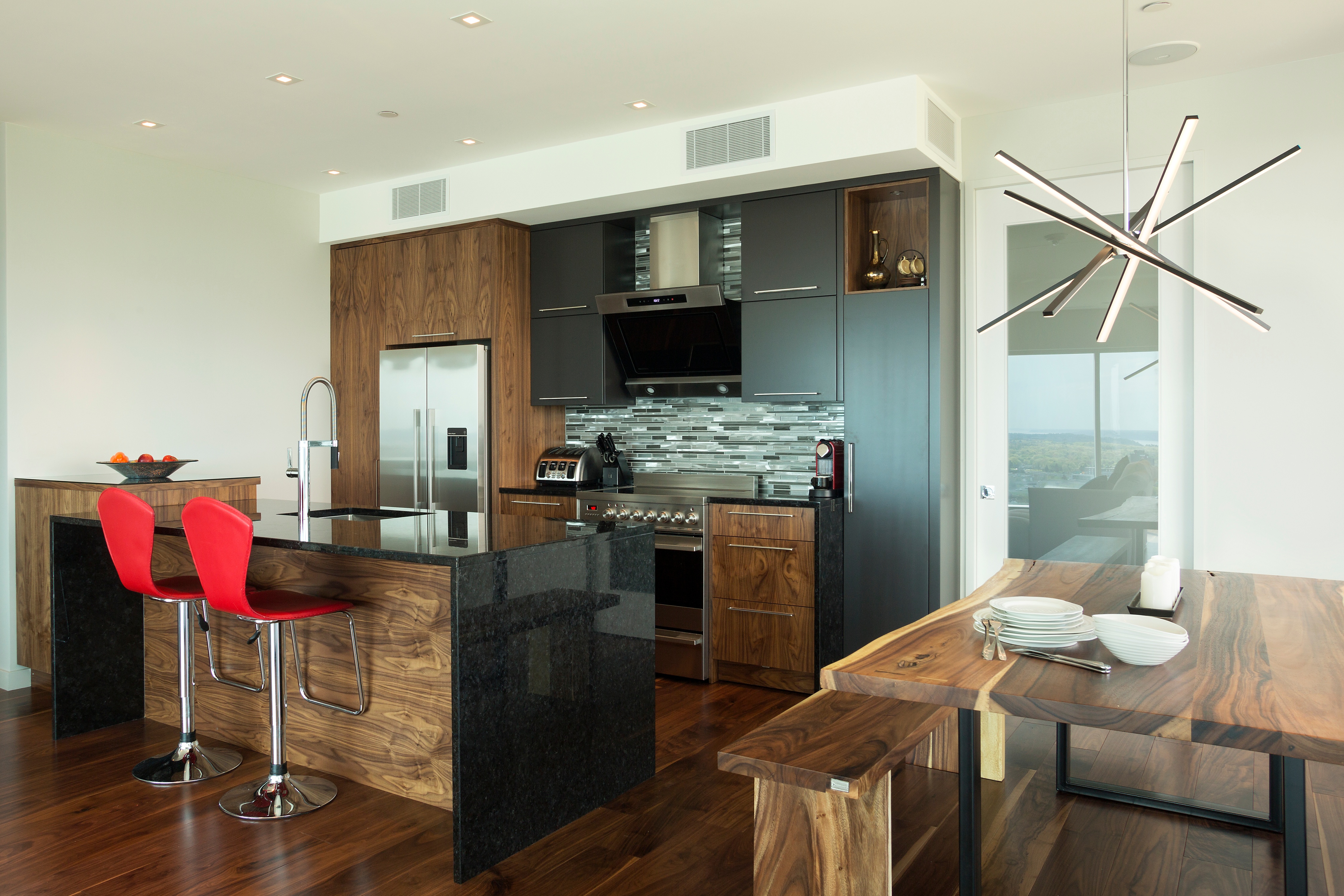 St_Henry_Black_Polished_Granite_Quebec_Kitchen_live_edge_wood