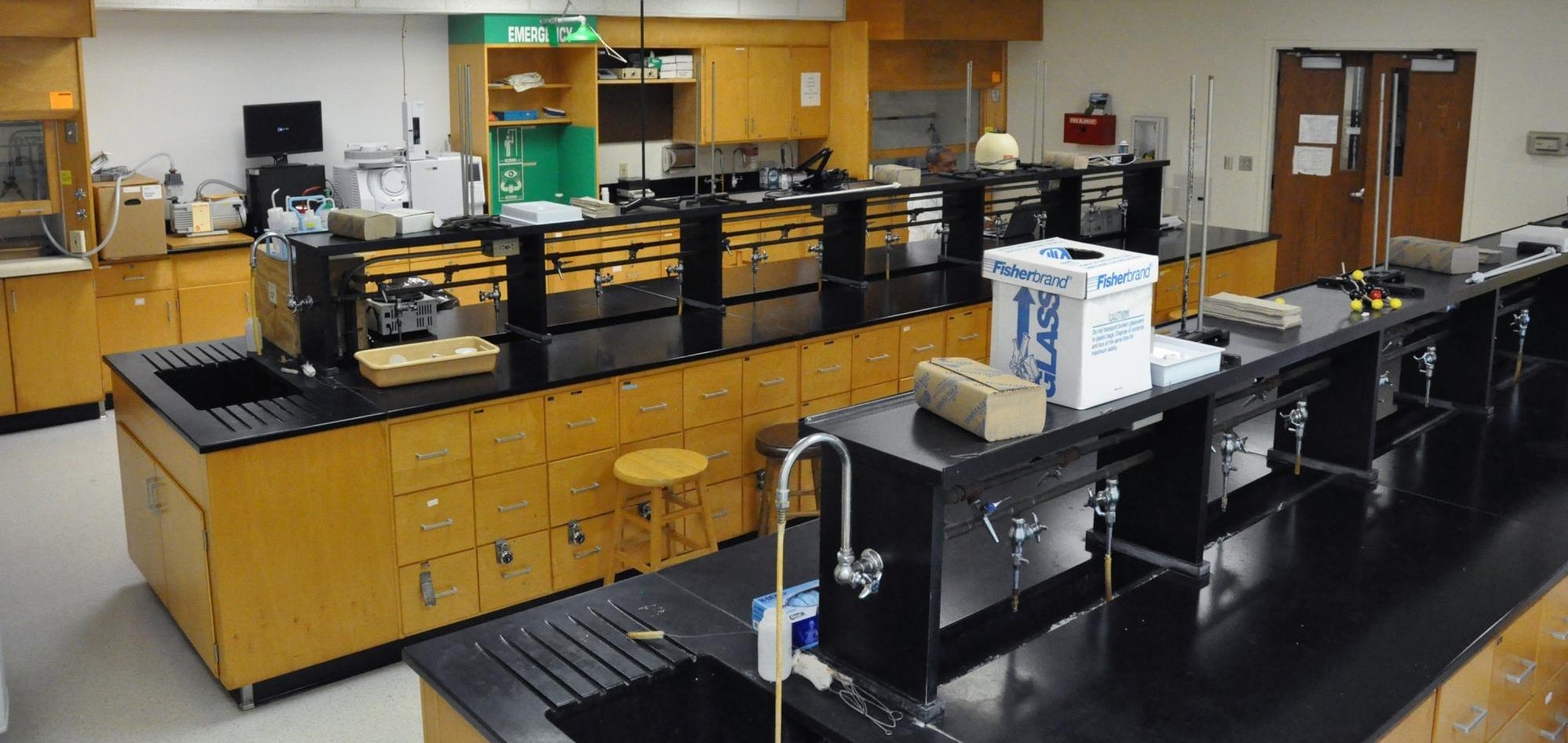 Alberene_Soapstone_chemistry_lab-290450-edited.jpg