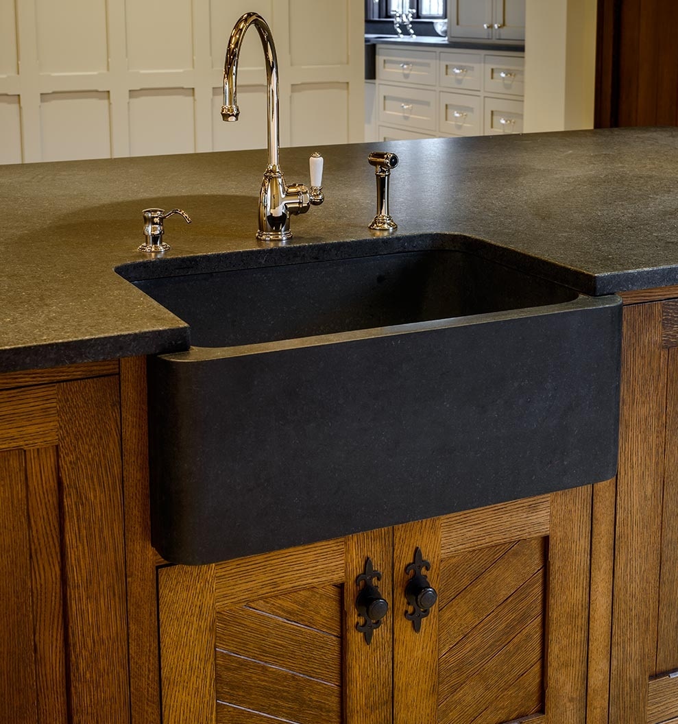 Cambrian_Black_Antiqued_Kitchen_3-775721-edited.jpg