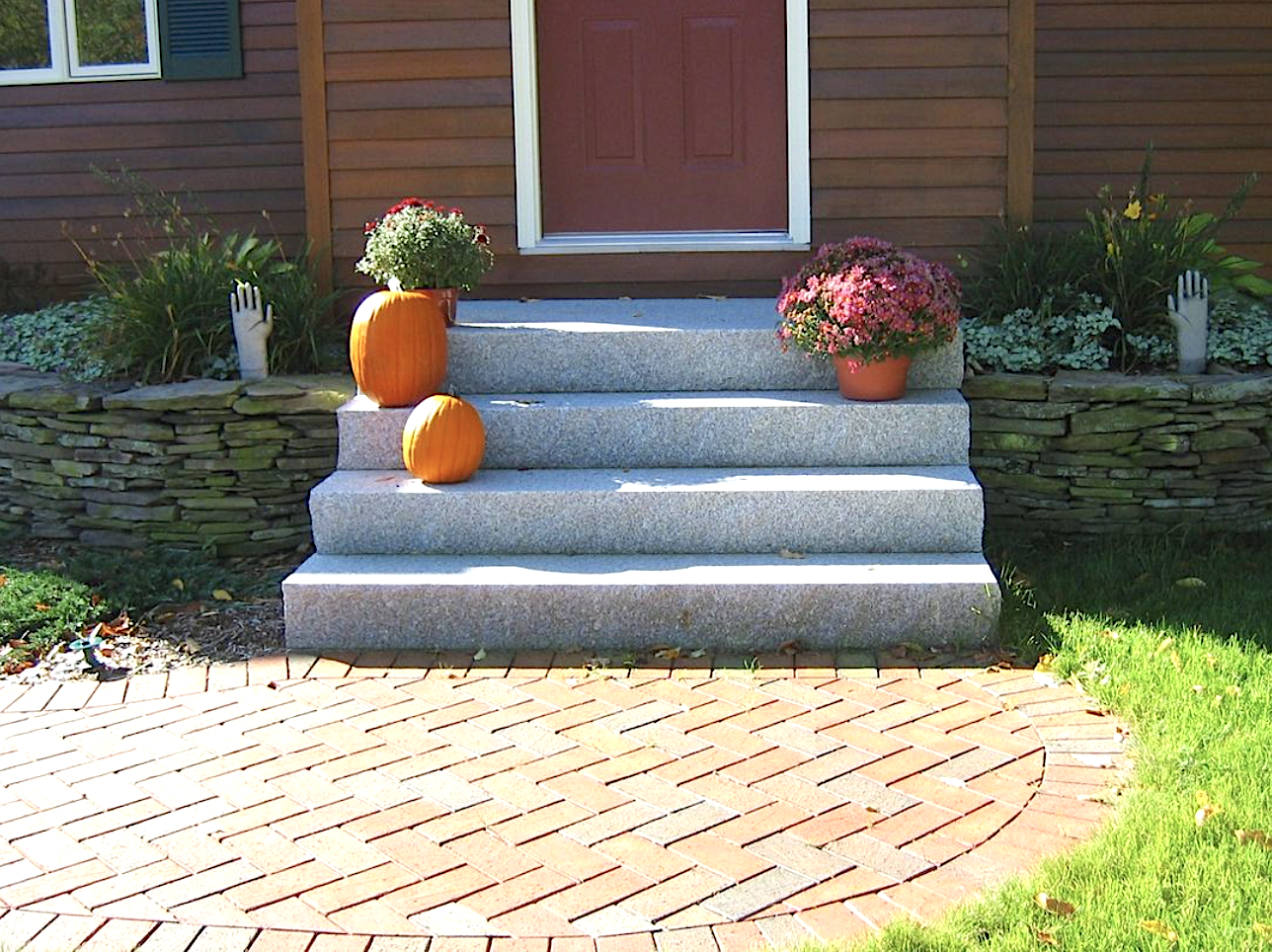 Granite-Entry-Steps-Polycor-Hardscapes-4